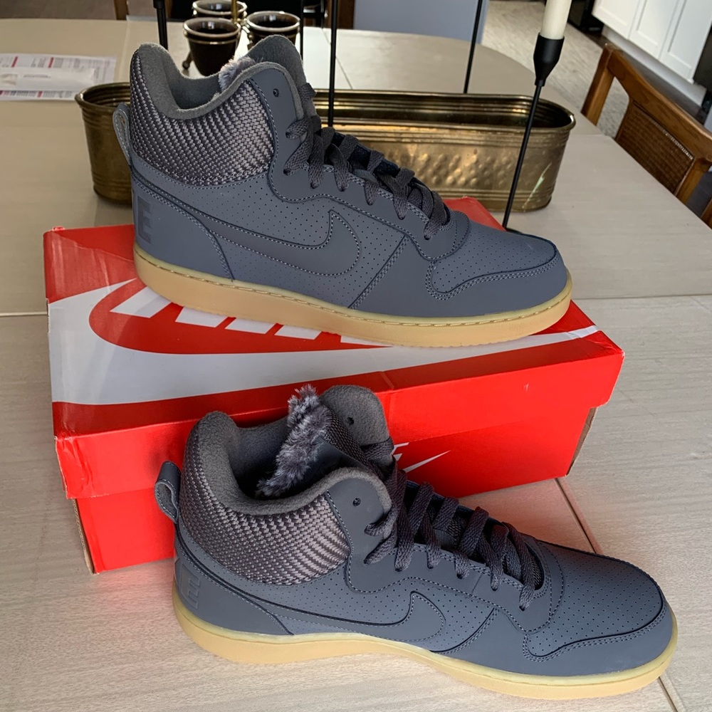Men’s Nike Court Borough Mid size 11